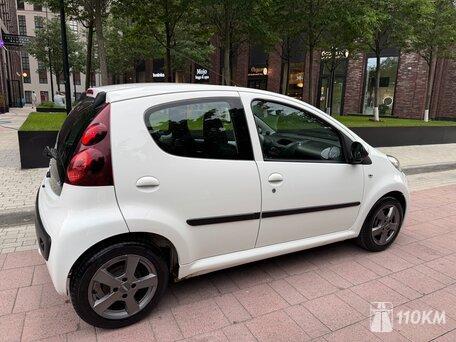 Peugeot, 107, 1000, 68, бензин, хэтчбек, робот, передний привод, среднее состояние, левый, белый, 490 000 ₽